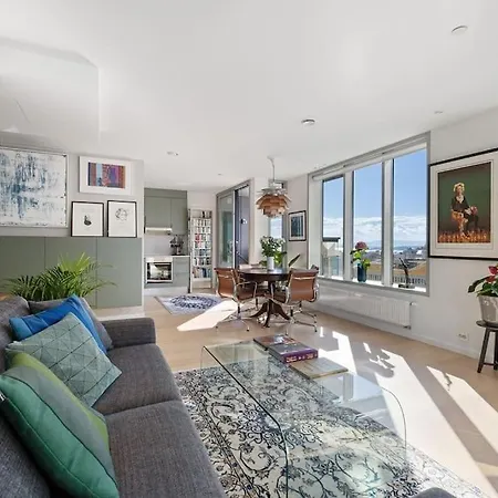 Modern 2bed Sea View @ Barcode Apartment