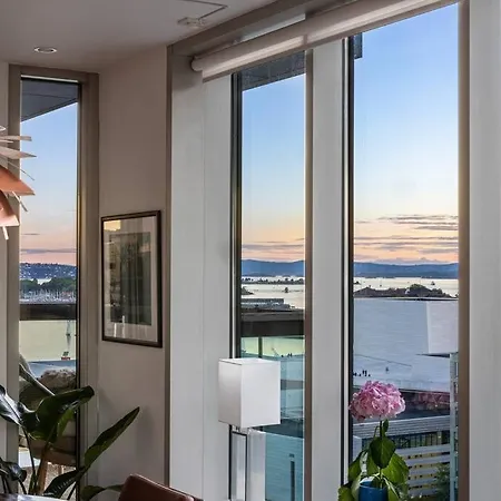 Modern 2bed Sea View @ Barcode Apartment
