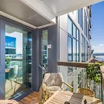 Modern 2bed Sea View @ Barcode *